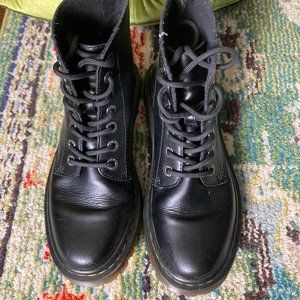 Dr Martens Smooth Black Leather Lace-up Boots sz 6